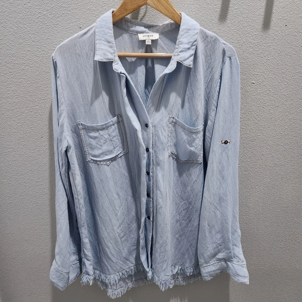 Umgee Women's Sky Blue Roll Up Tabs Sleeve Frayed Hem Button Up Shirt Size L - Picture 2 of 9